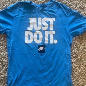 Nike men’s medium blue t-shirt